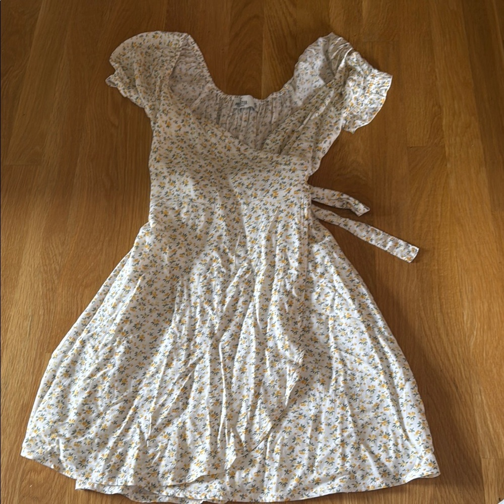 Hollister Wrap Dress in Cream and Yellow